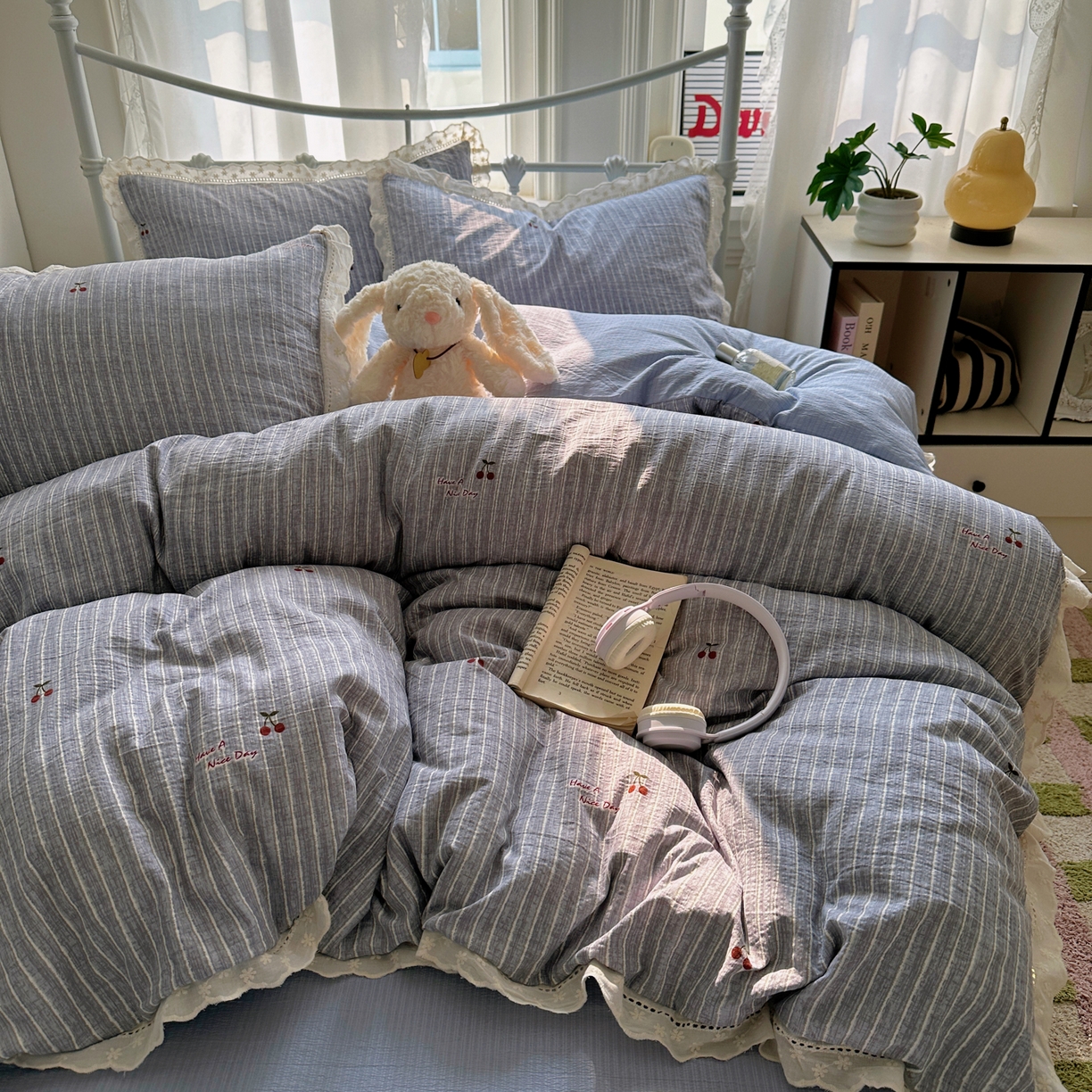 91家纺网 家纺一手货源 找家纺 乐沐家纺 2025新款云感皱皱双层纱全棉镂空花边四件套 素瑾