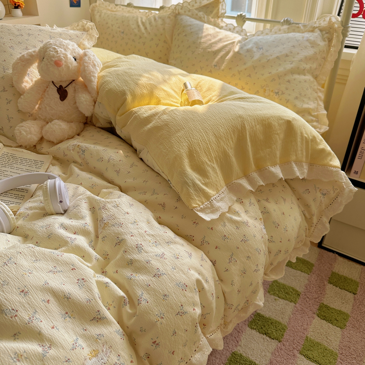 91家纺网 家纺一手货源 找家纺 乐沐家纺 2025新款云感皱皱双层纱全棉镂空花边四件套 春日兔语