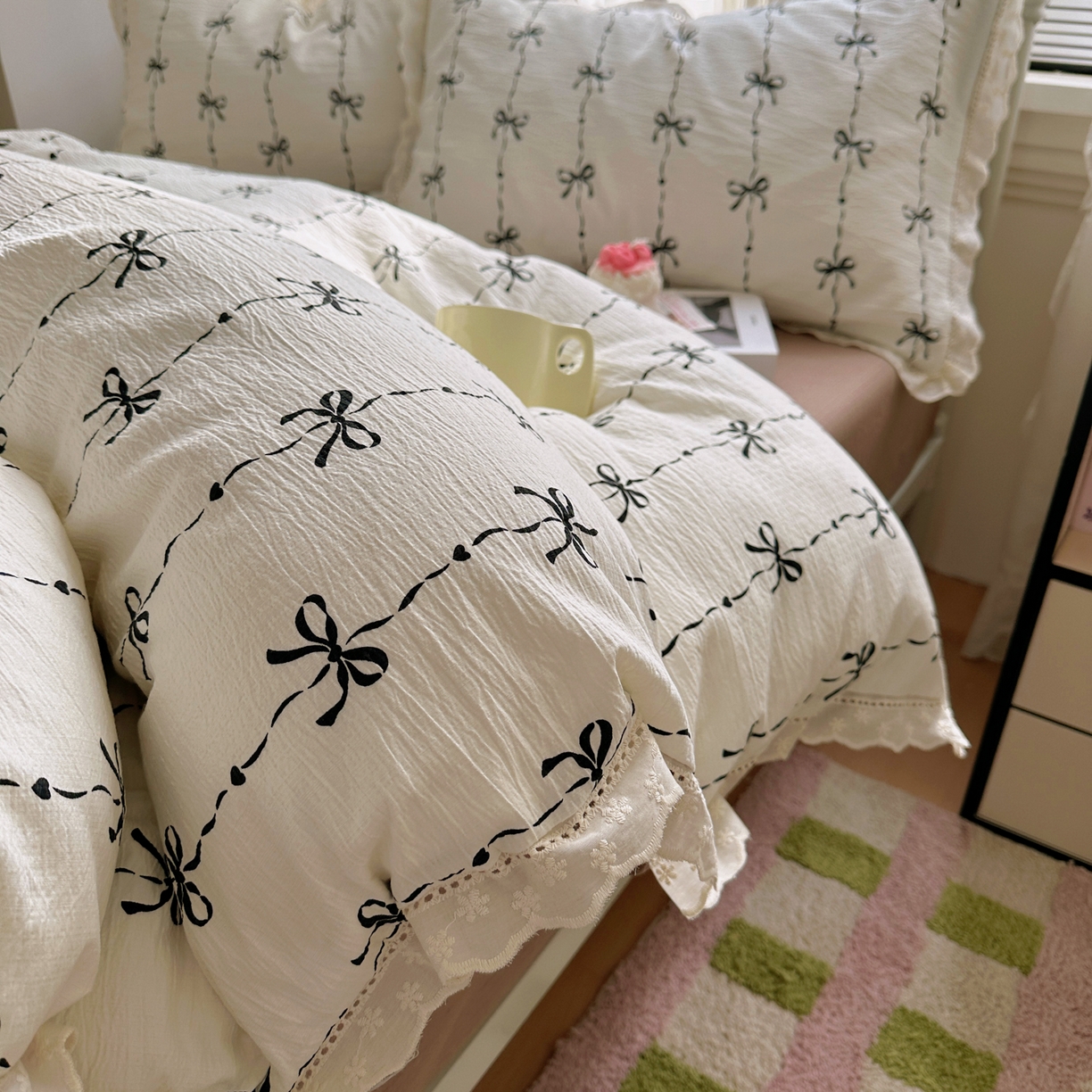 91家纺网 家纺一手货源 找家纺 乐沐家纺 2025新款云感皱皱双层纱全棉镂空花边四件套 倾心