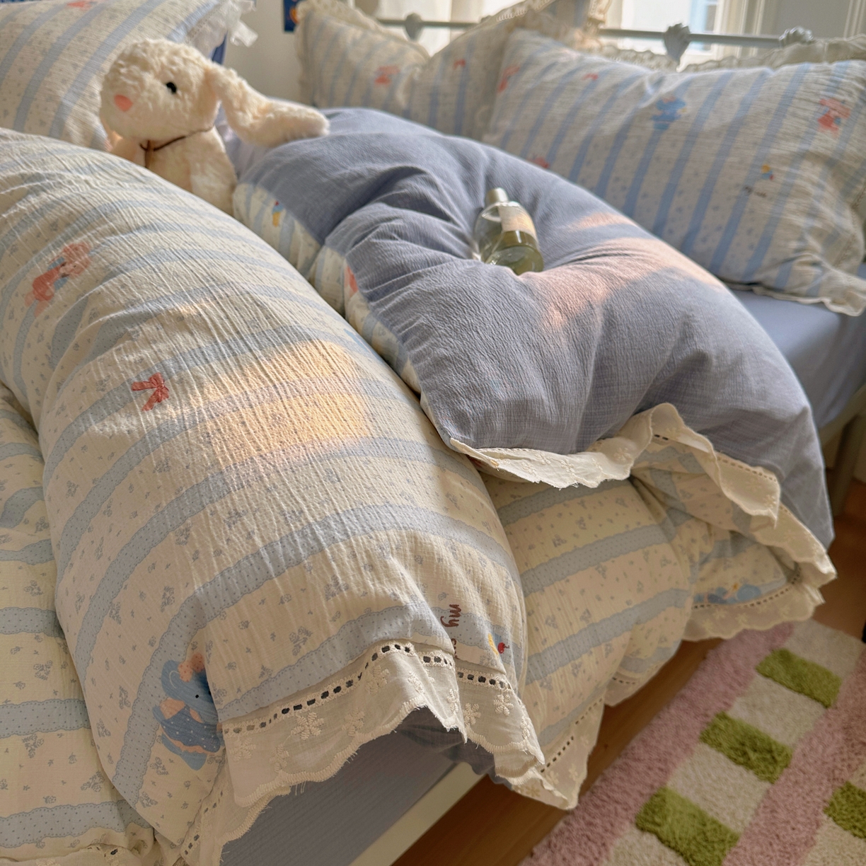 91家纺网 家纺一手货源 找家纺 乐沐家纺 2025新款云感皱皱双层纱全棉镂空花边四件套 泡芙小象