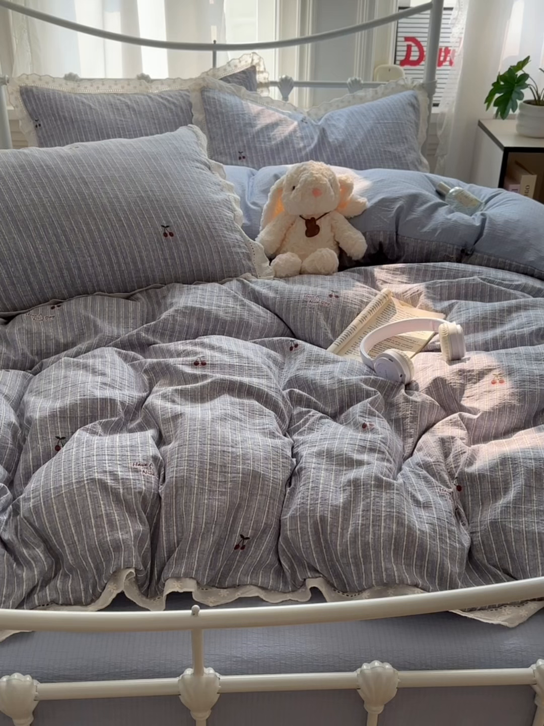 91家纺网 家纺一手货源 找家纺 乐沐家纺 2025新款云感皱皱双层纱全棉镂空花边四件套 素瑾