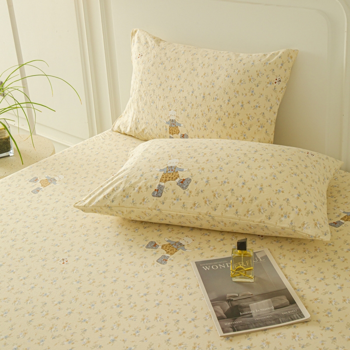 91家纺网 家纺一手货源 找家纺 斯卡诺家纺 2025新款秋冬爆款古法水洗棉单床笠床笠三件套枕套 花丛小熊-床笠