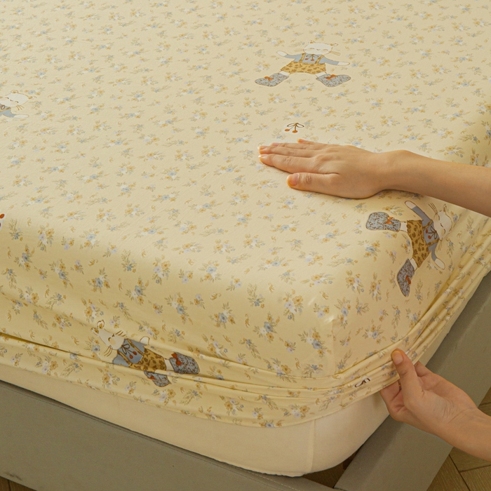 91家纺网 家纺一手货源 找家纺 斯卡诺家纺 2025新款秋冬爆款古法水洗棉单床笠床笠三件套枕套 花丛小熊-床笠