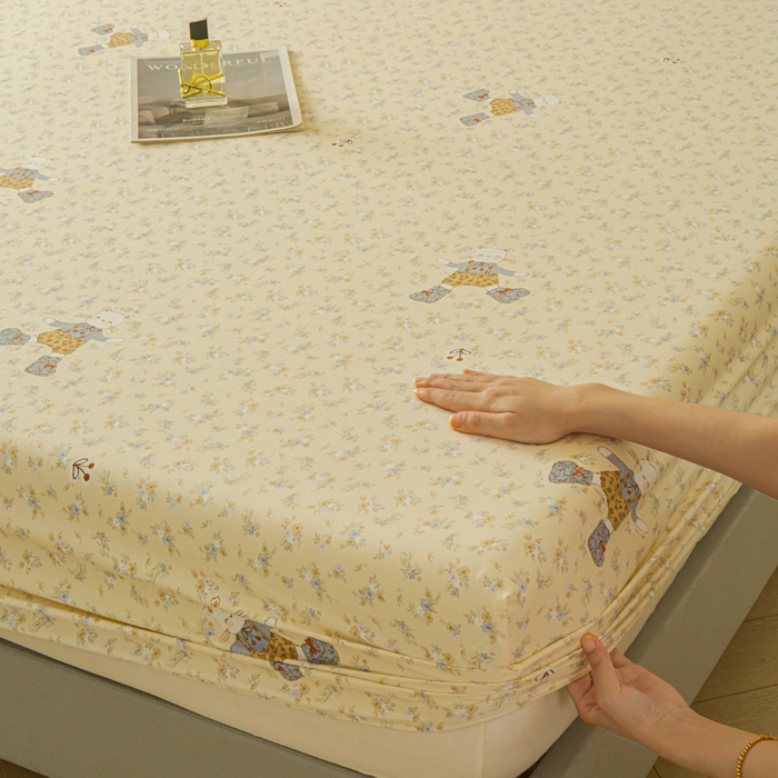 91家纺网 家纺一手货源 找家纺 斯卡诺家纺 2025新款秋冬爆款古法水洗棉单床笠床笠三件套枕套 花丛小熊-床笠