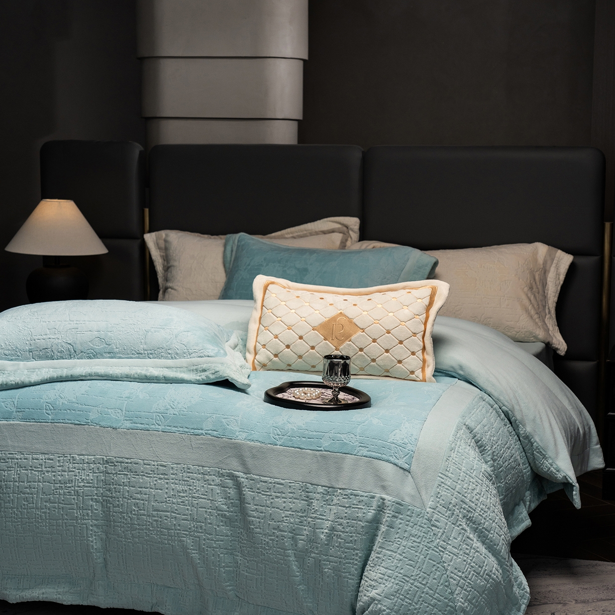 蓝梦 2025新款全消光雕花牛奶绒四件套-夕雾玫瑰 梵星蓝