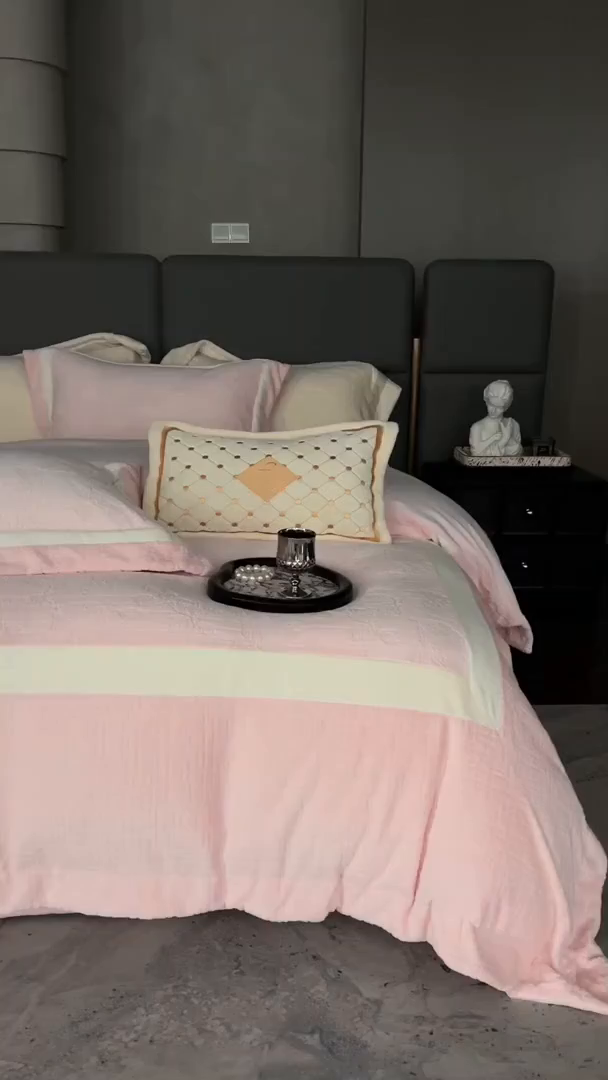 91家纺网 家纺一手货源 找家纺 蓝梦 2025新款全消光雕花牛奶绒四件套-夕雾玫瑰 豆蔻粉