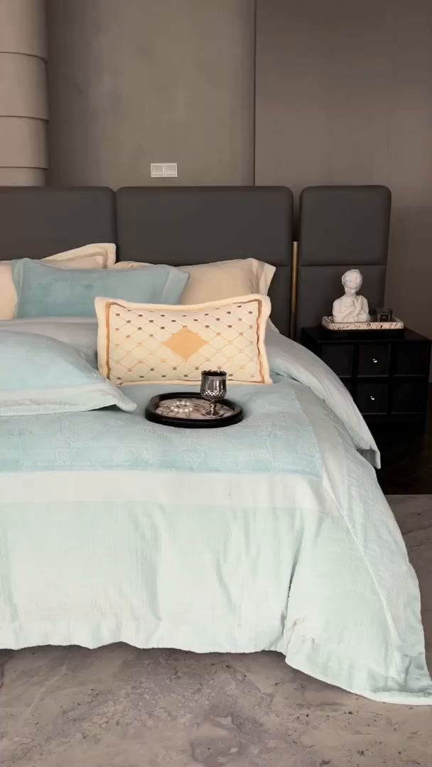 91家纺网 家纺一手货源 找家纺 （总）蓝梦 2025新款全消光雕花牛奶绒四件套-夕雾玫瑰