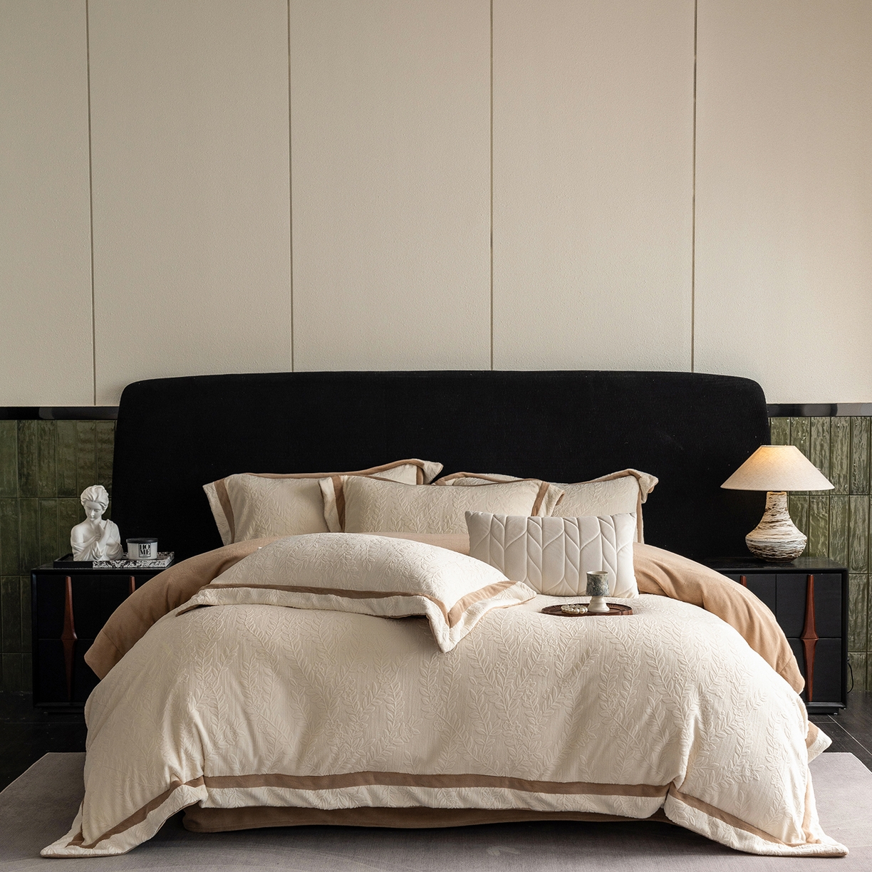 91家纺网 家纺一手货源 找家纺 蓝梦 2025新款全消光雕花牛奶绒系列-唛叶 奶白