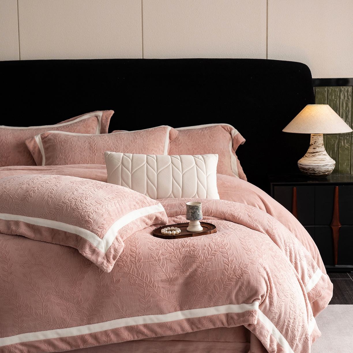 91家纺网 家纺一手货源 找家纺 （总）蓝梦 2025新款全消光雕花牛奶绒系列-唛叶