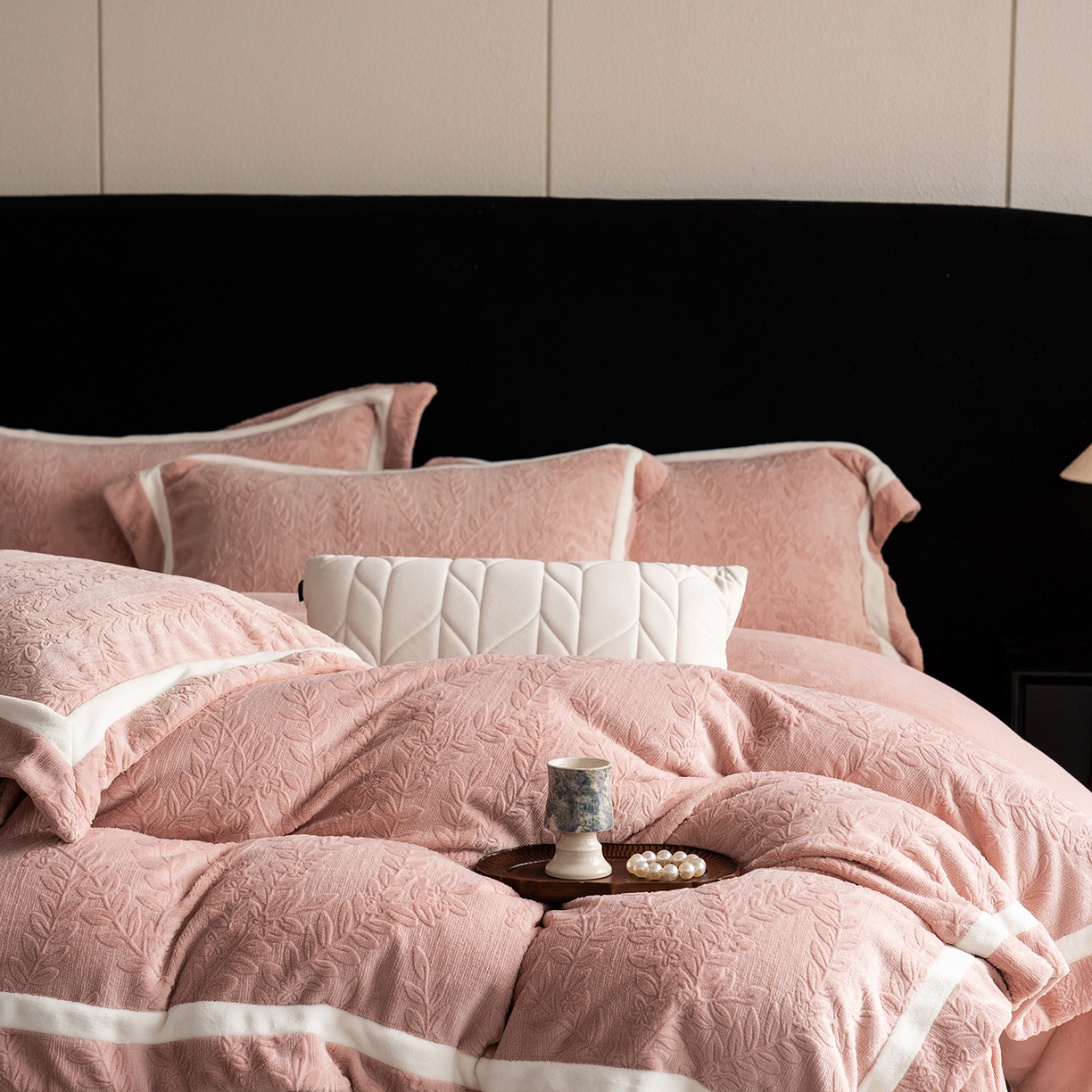 91家纺网 家纺一手货源 找家纺 （总）蓝梦 2025新款全消光雕花牛奶绒系列-唛叶