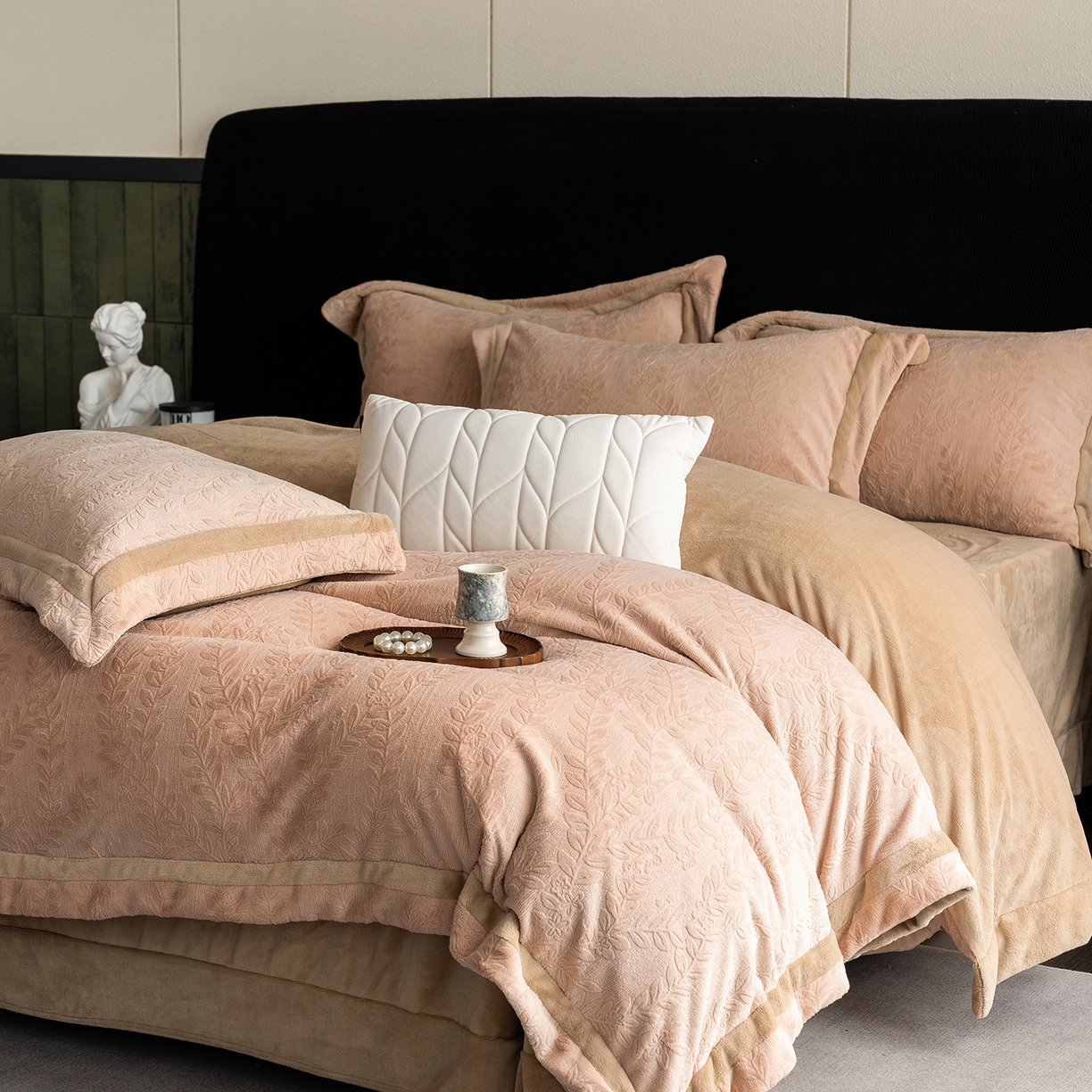 91家纺网 家纺一手货源 找家纺 蓝梦 2025新款全消光雕花牛奶绒系列-唛叶 浅驼