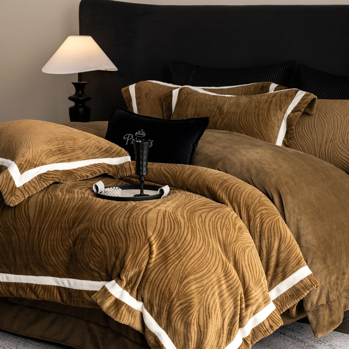 91家纺网 家纺一手货源 找家纺 （总）蓝梦 2025新款全消光雕花牛奶绒系列-波流