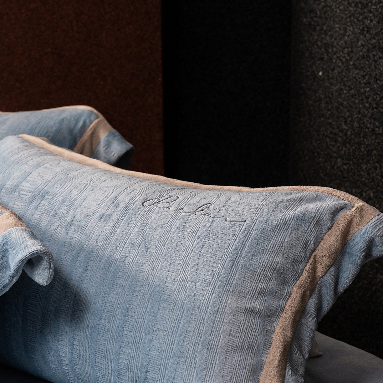 91家纺网 家纺一手货源 找家纺 （总）蓝梦 2025新款全消光雕花牛奶绒系列-纹屿