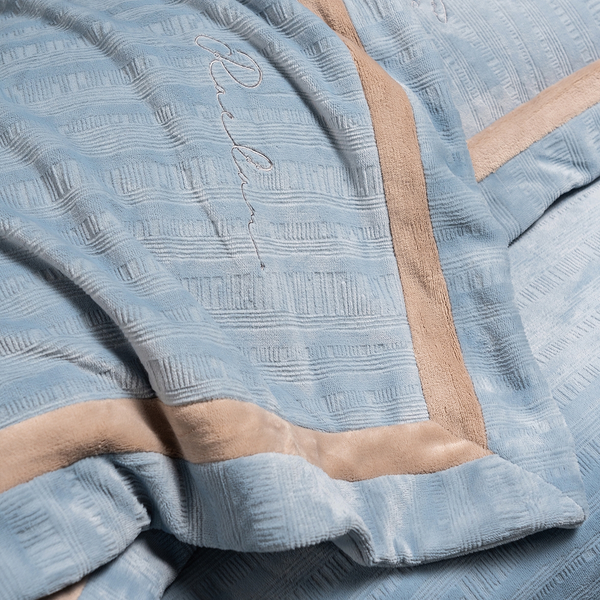 91家纺网 家纺一手货源 找家纺 （总）蓝梦 2025新款全消光雕花牛奶绒系列-纹屿