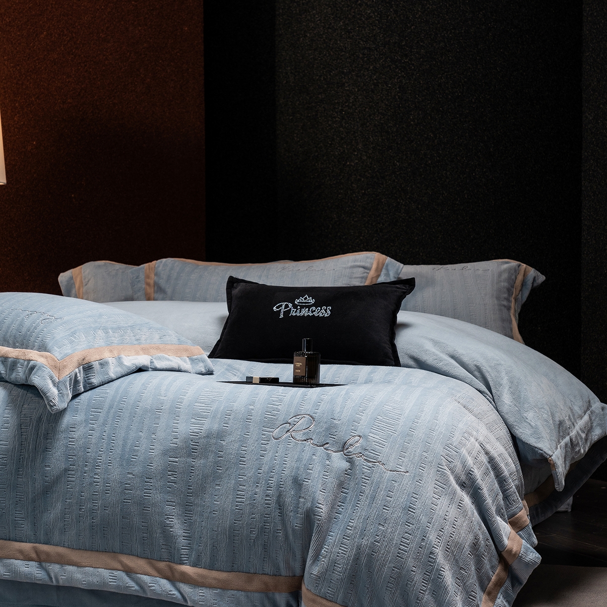 91家纺网 家纺一手货源 找家纺 （总）蓝梦 2025新款全消光雕花牛奶绒系列-纹屿