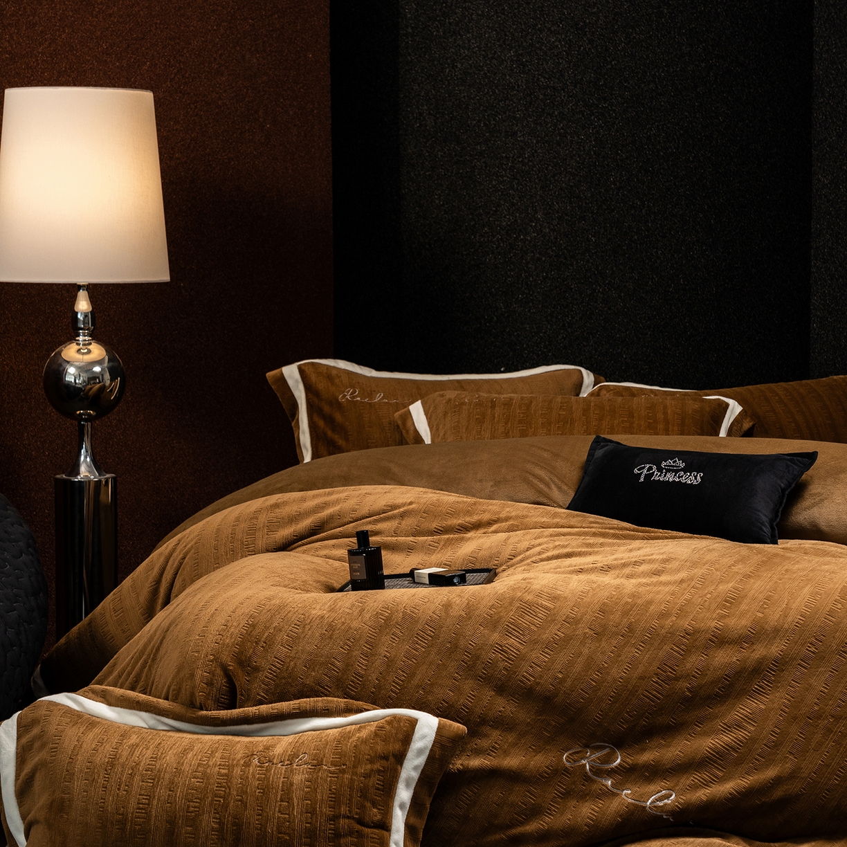 91家纺网 家纺一手货源 找家纺 蓝梦 2025新款全消光雕花牛奶绒系列-纹屿 纹屿-古铜咖