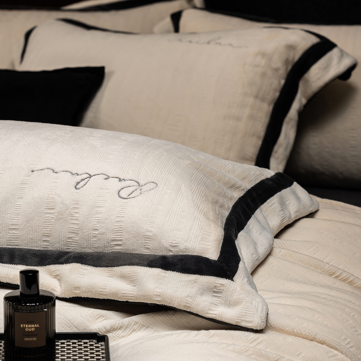 91家纺网 家纺一手货源 找家纺 蓝梦 2025新款全消光雕花牛奶绒系列-纹屿 纹屿-奶白