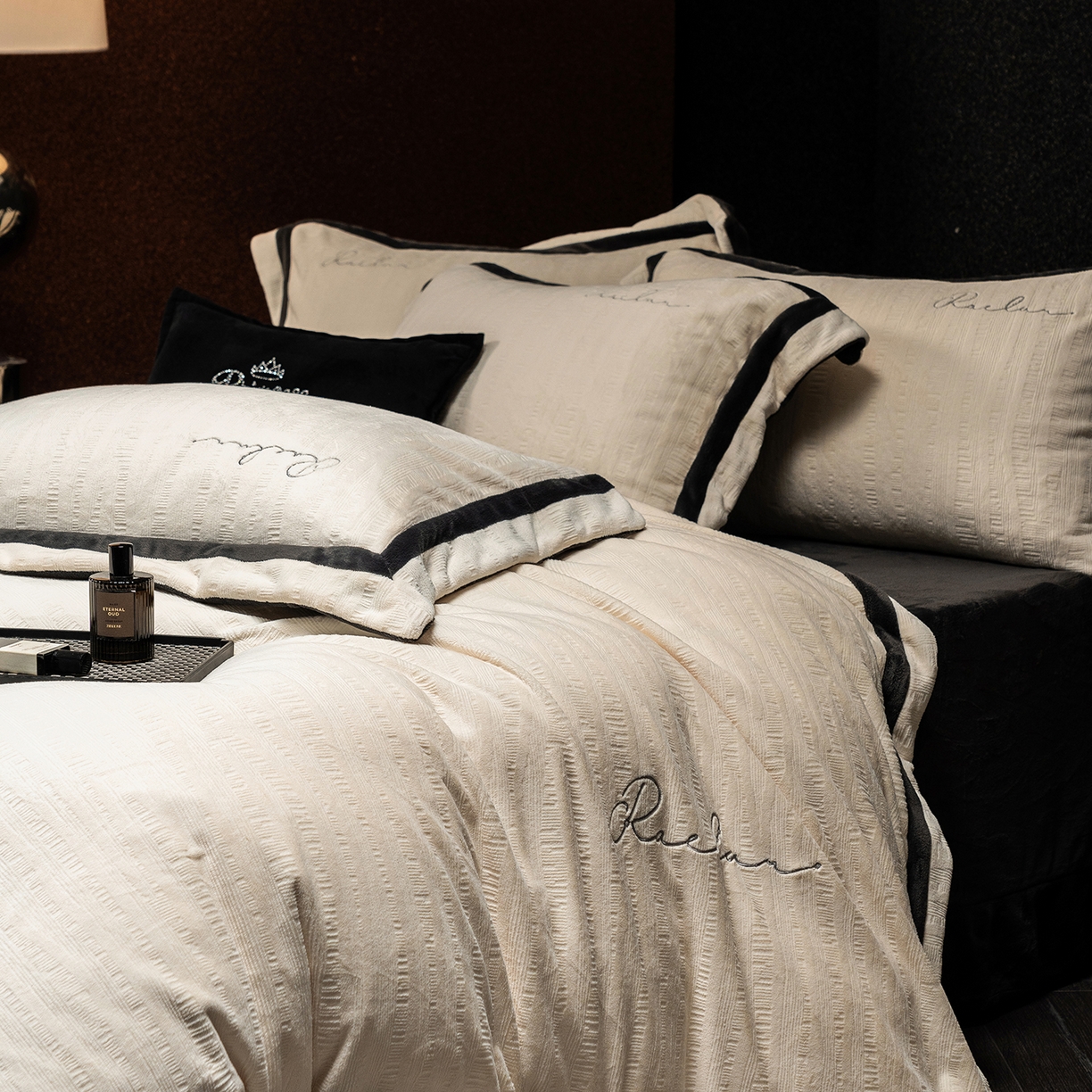 91家纺网 家纺一手货源 找家纺 蓝梦 2025新款全消光雕花牛奶绒系列-纹屿 纹屿-奶白