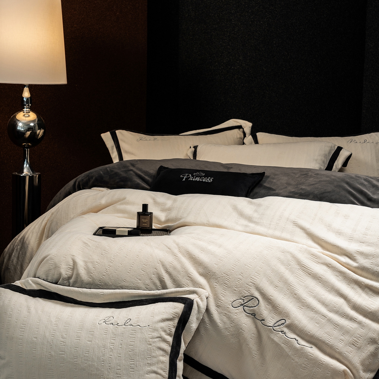 91家纺网 家纺一手货源 找家纺 蓝梦 2025新款全消光雕花牛奶绒系列-纹屿 纹屿-奶白