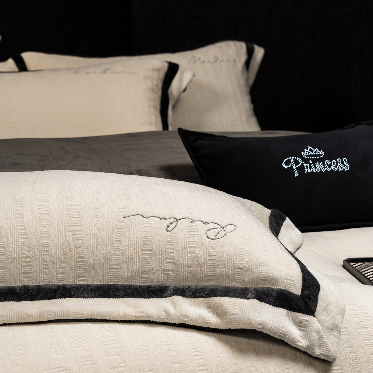 91家纺网 家纺一手货源 找家纺 蓝梦 2025新款全消光雕花牛奶绒系列-纹屿 纹屿-奶白