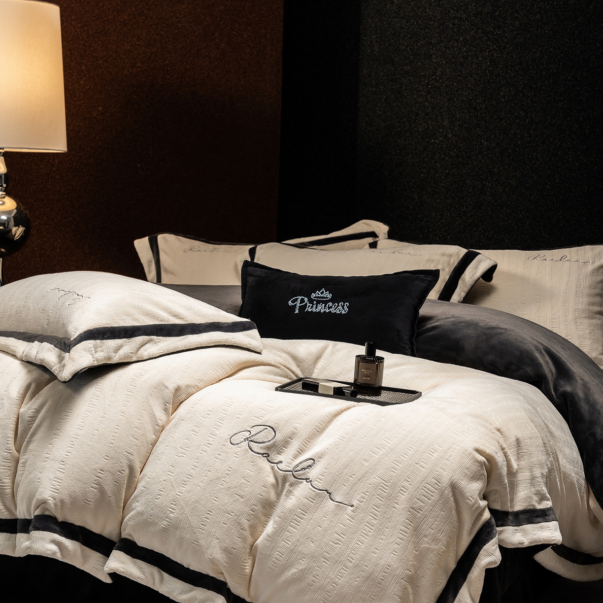 91家纺网 家纺一手货源 找家纺 蓝梦 2025新款全消光雕花牛奶绒系列-纹屿 纹屿-奶白