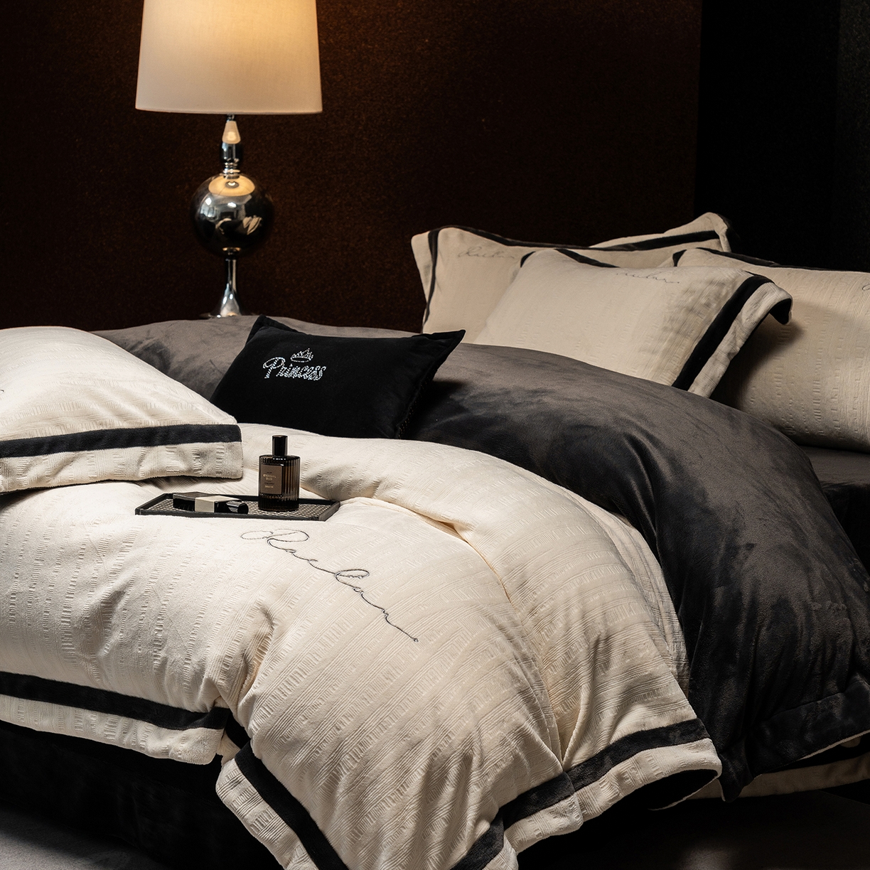 91家纺网 家纺一手货源 找家纺 蓝梦 2025新款全消光雕花牛奶绒系列-纹屿 纹屿-奶白