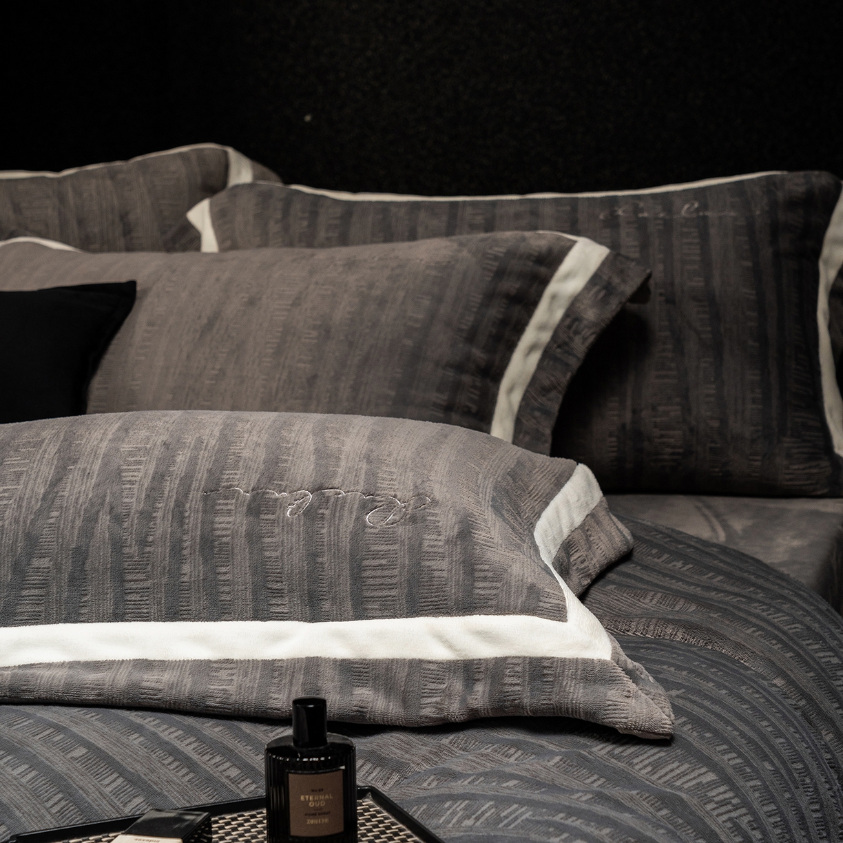 91家纺网 家纺一手货源 找家纺 蓝梦 2025新款全消光雕花牛奶绒系列-纹屿 纹屿-钛灰