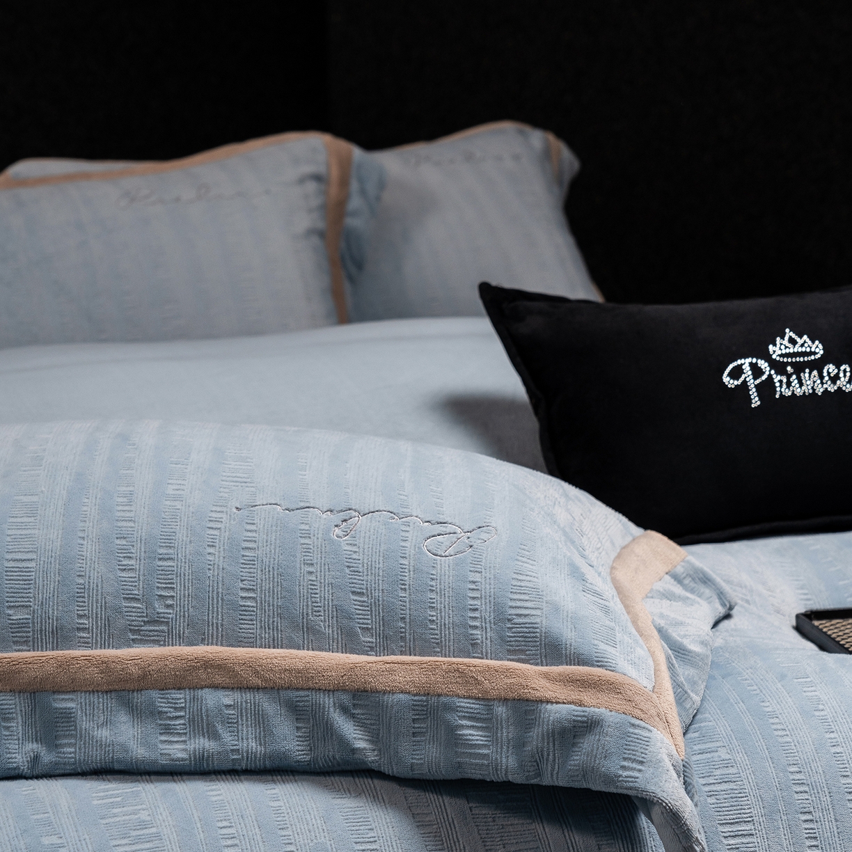 91家纺网 家纺一手货源 找家纺 蓝梦 2025新款全消光雕花牛奶绒系列-纹屿 纹屿-甘蓝