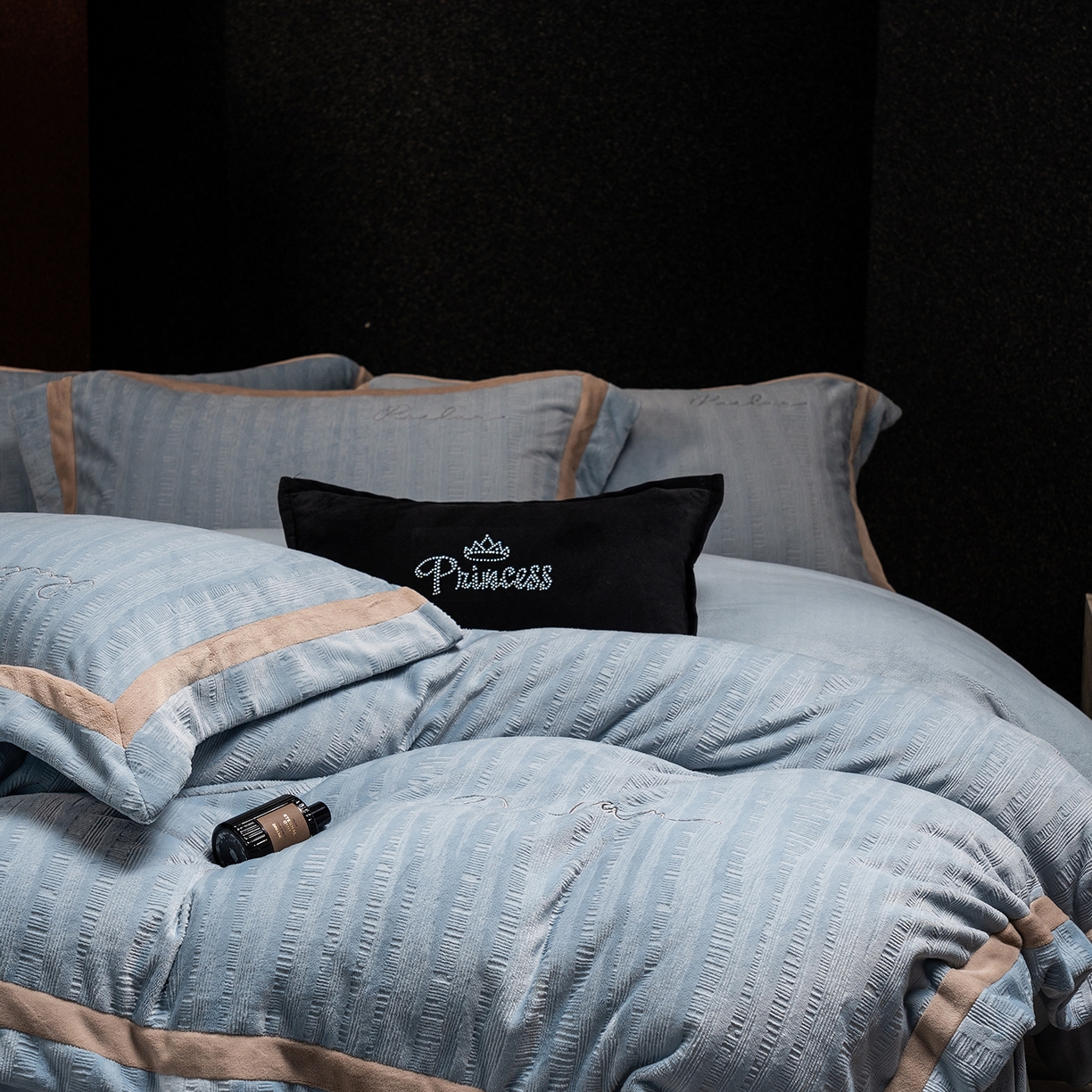 91家纺网 家纺一手货源 找家纺 蓝梦 2025新款全消光雕花牛奶绒系列-纹屿 纹屿-甘蓝