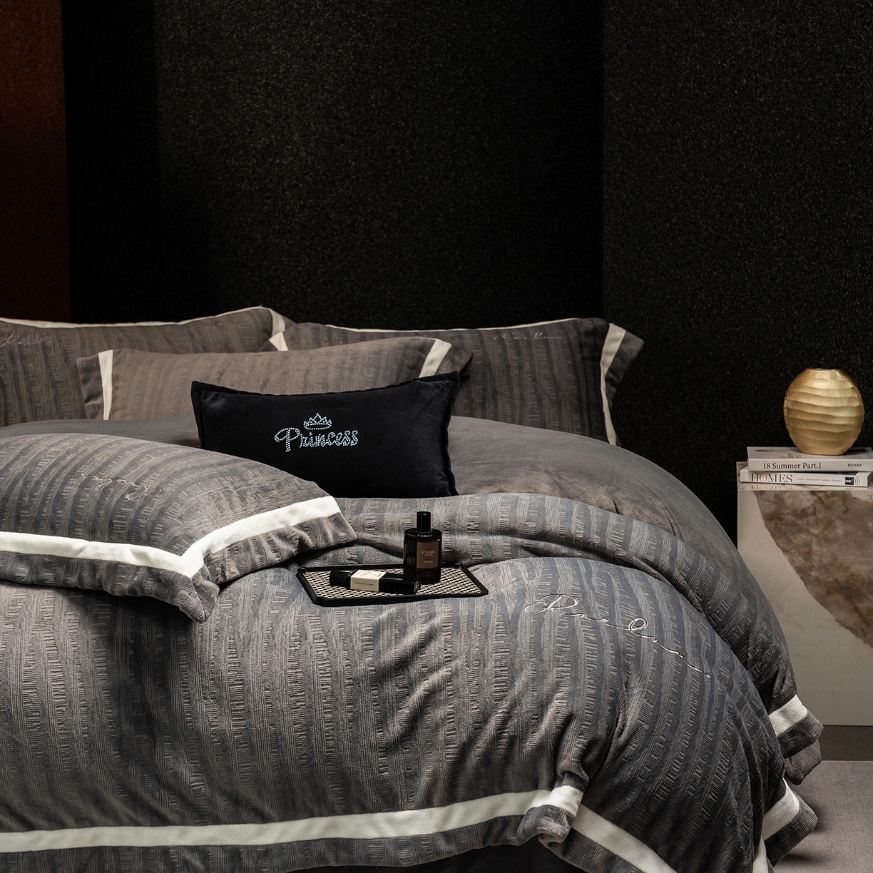 91家纺网 家纺一手货源 找家纺 蓝梦 2025新款全消光雕花牛奶绒系列-纹屿 纹屿-钛灰