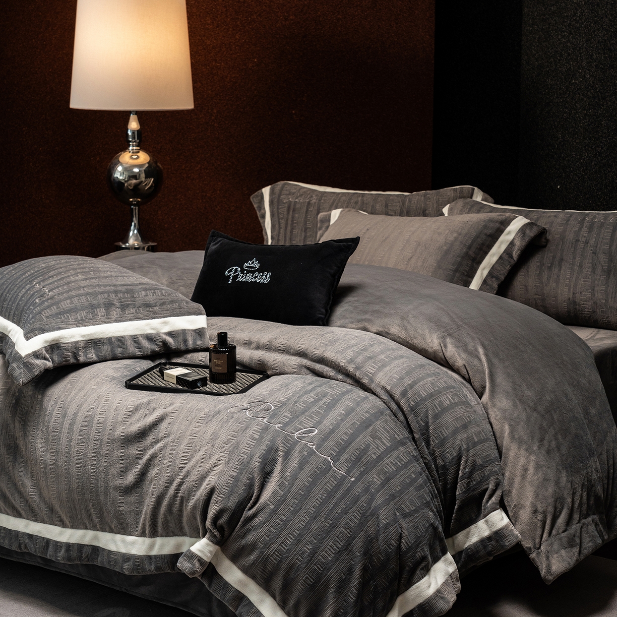 91家纺网 家纺一手货源 找家纺 蓝梦 2025新款全消光雕花牛奶绒系列-纹屿 纹屿-钛灰