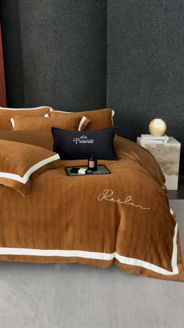 91家纺网 家纺一手货源 找家纺 蓝梦 2025新款全消光雕花牛奶绒系列-纹屿 纹屿-古铜咖