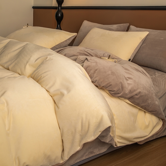 91家纺网 家纺一手货源 找家纺 蓝梦 2025新款A类加厚保暖纯色双拼婴儿绒宝宝绒四件套 奶黄+奶咖