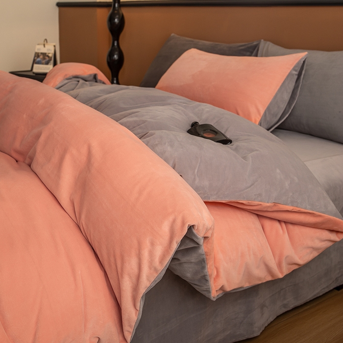 91家纺网 家纺一手货源 找家纺 蓝梦 2025新款A类加厚保暖纯色双拼婴儿绒宝宝绒四件套 婴儿粉+时尚灰