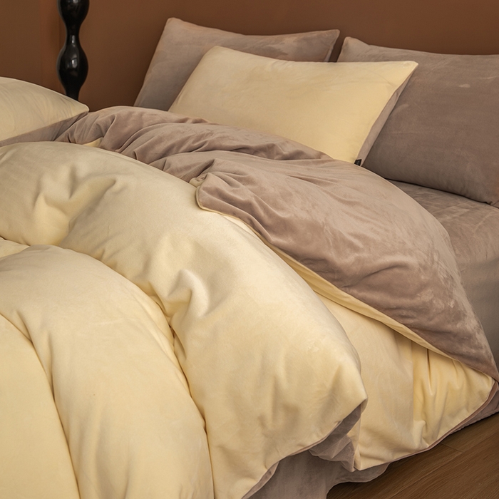 91家纺网 家纺一手货源 找家纺 蓝梦 2025新款A类加厚保暖纯色双拼婴儿绒宝宝绒四件套 奶黄+奶咖