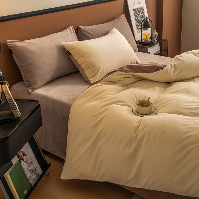 91家纺网 家纺一手货源 找家纺 蓝梦 2025新款A类加厚保暖纯色双拼婴儿绒宝宝绒四件套 奶黄+奶咖