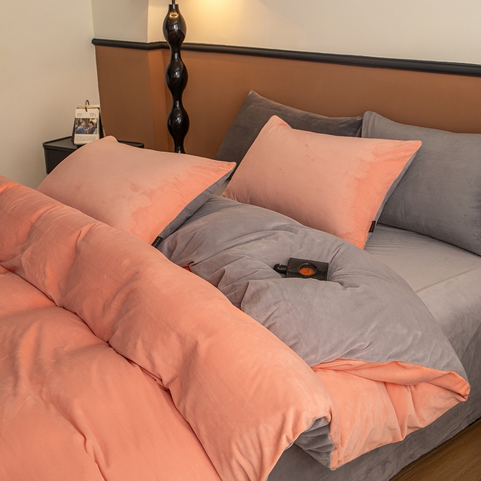 91家纺网 家纺一手货源 找家纺 蓝梦 2025新款A类加厚保暖纯色双拼婴儿绒宝宝绒四件套 婴儿粉+时尚灰