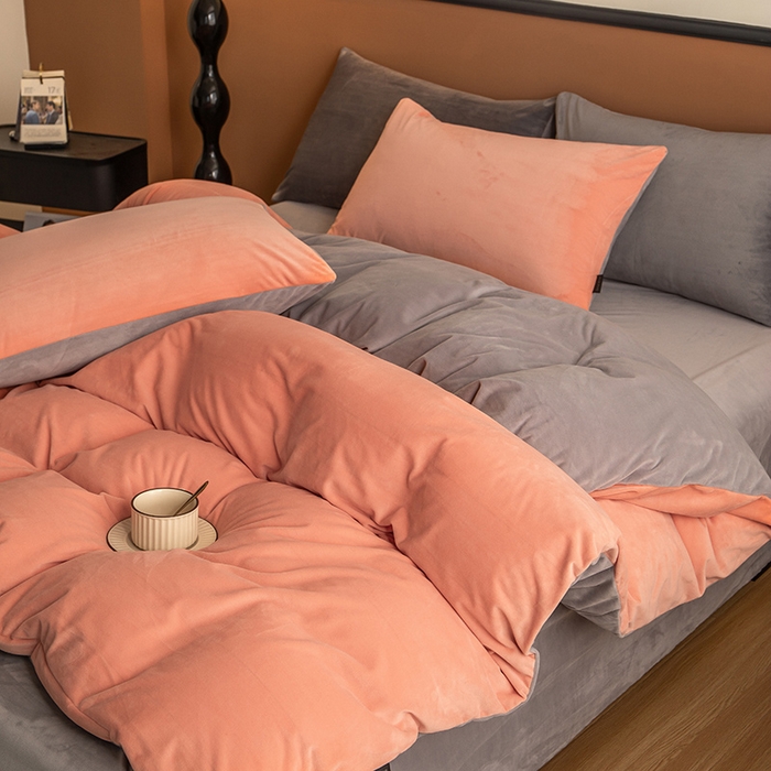 91家纺网 家纺一手货源 找家纺 蓝梦 2025新款A类加厚保暖纯色双拼婴儿绒宝宝绒四件套 婴儿粉+时尚灰