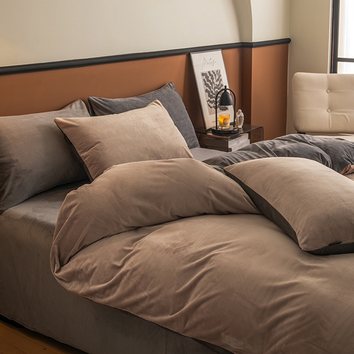 91家纺网 家纺一手货源 找家纺 蓝梦 2025新款A类加厚保暖纯色双拼婴儿绒宝宝绒四件套 奶咖+火山灰