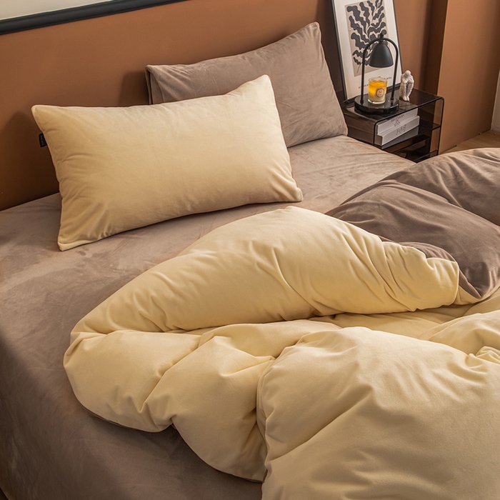 91家纺网 家纺一手货源 找家纺 蓝梦 2025新款A类加厚保暖纯色双拼婴儿绒宝宝绒四件套 奶黄+奶咖