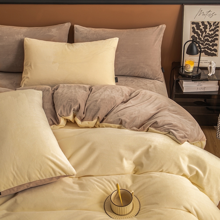 91家纺网 家纺一手货源 找家纺 蓝梦 2025新款A类加厚保暖纯色双拼婴儿绒宝宝绒四件套 奶黄+奶咖