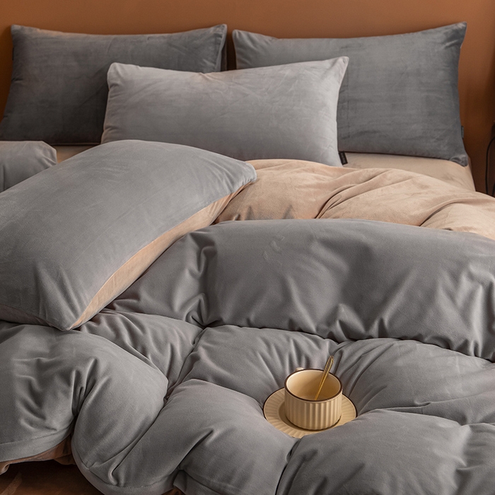 91家纺网 家纺一手货源 找家纺 蓝梦 2025新款A类加厚保暖纯色双拼婴儿绒宝宝绒四件套 时尚灰+奶咖