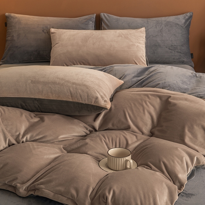 91家纺网 家纺一手货源 找家纺 蓝梦 2025新款A类加厚保暖纯色双拼婴儿绒宝宝绒四件套 奶咖+火山灰