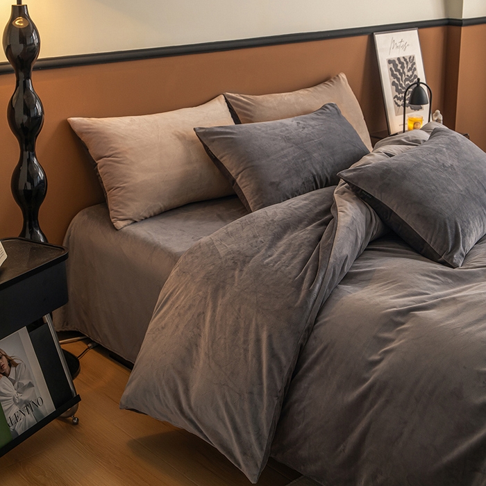 91家纺网 家纺一手货源 找家纺 蓝梦 2025新款A类加厚保暖纯色双拼婴儿绒宝宝绒四件套 火山灰