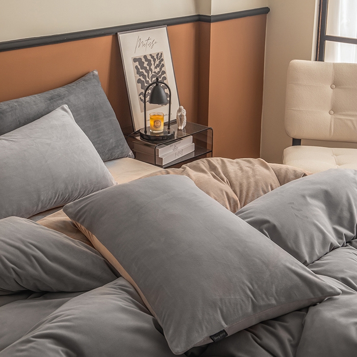 91家纺网 家纺一手货源 找家纺 蓝梦 2025新款A类加厚保暖纯色双拼婴儿绒宝宝绒四件套 时尚灰+奶咖