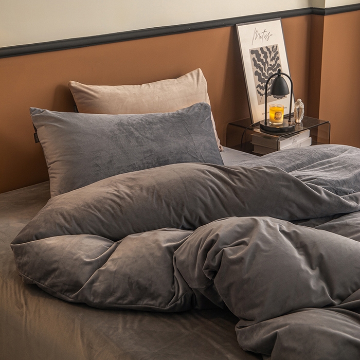 91家纺网 家纺一手货源 找家纺 蓝梦 2025新款A类加厚保暖纯色双拼婴儿绒宝宝绒四件套 火山灰