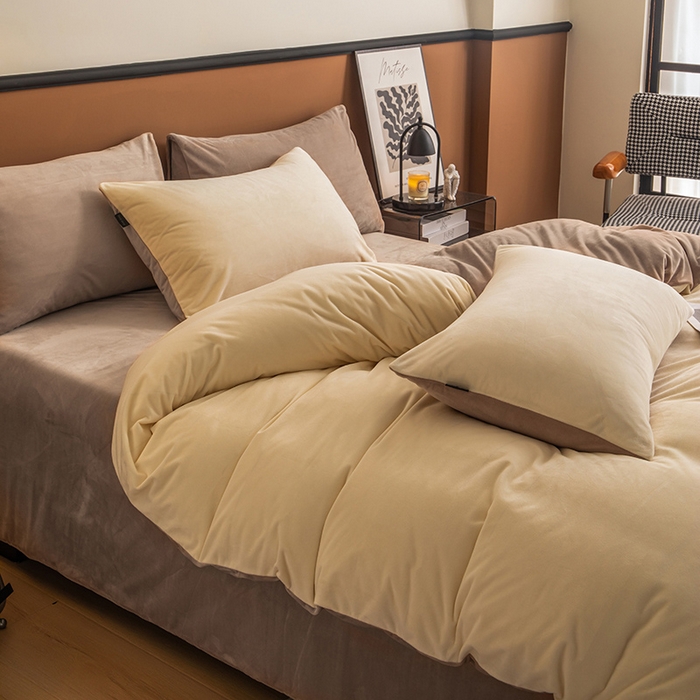 91家纺网 家纺一手货源 找家纺 蓝梦 2025新款A类加厚保暖纯色双拼婴儿绒宝宝绒四件套 奶黄+奶咖