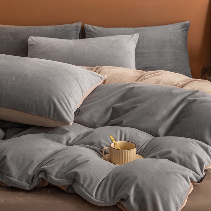 91家纺网 家纺一手货源 找家纺 蓝梦 2025新款A类加厚保暖纯色双拼婴儿绒宝宝绒四件套 时尚灰+奶咖