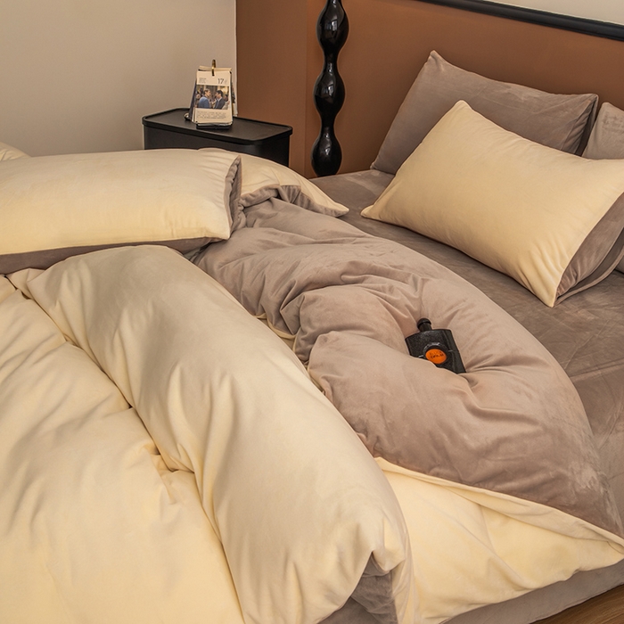 91家纺网 家纺一手货源 找家纺 蓝梦 2025新款A类加厚保暖纯色双拼婴儿绒宝宝绒四件套 奶黄+奶咖