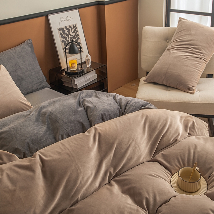 91家纺网 家纺一手货源 找家纺 蓝梦 2025新款A类加厚保暖纯色双拼婴儿绒宝宝绒四件套 奶咖+火山灰